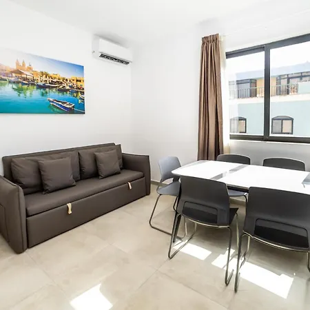 Corner Park View Deluxe - By Hostmt * セント・ポールズ・ベイ