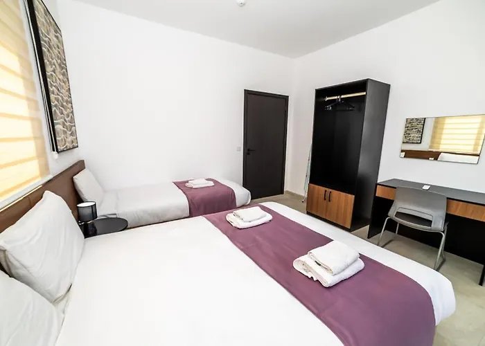 Corner Park View Deluxe - By Hostmt