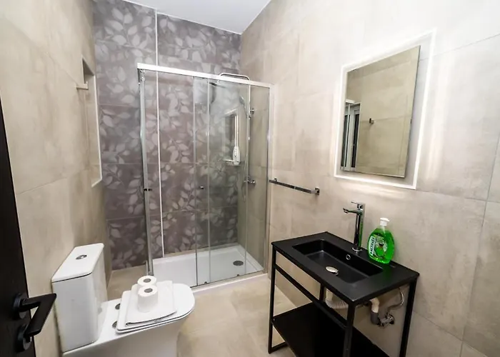 Corner Park View Deluxe - By Hostmt Appartement