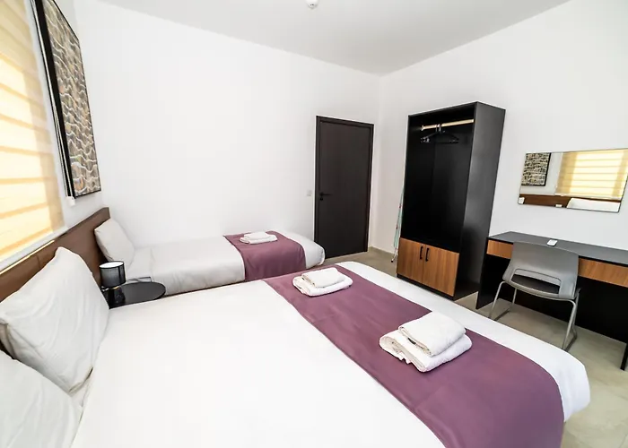 Corner Park View Deluxe - By Hostmt * St. Paul's Bay