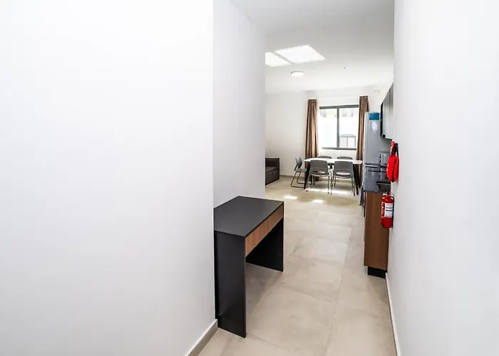 Corner Park View Deluxe - By Hostmt Apartment